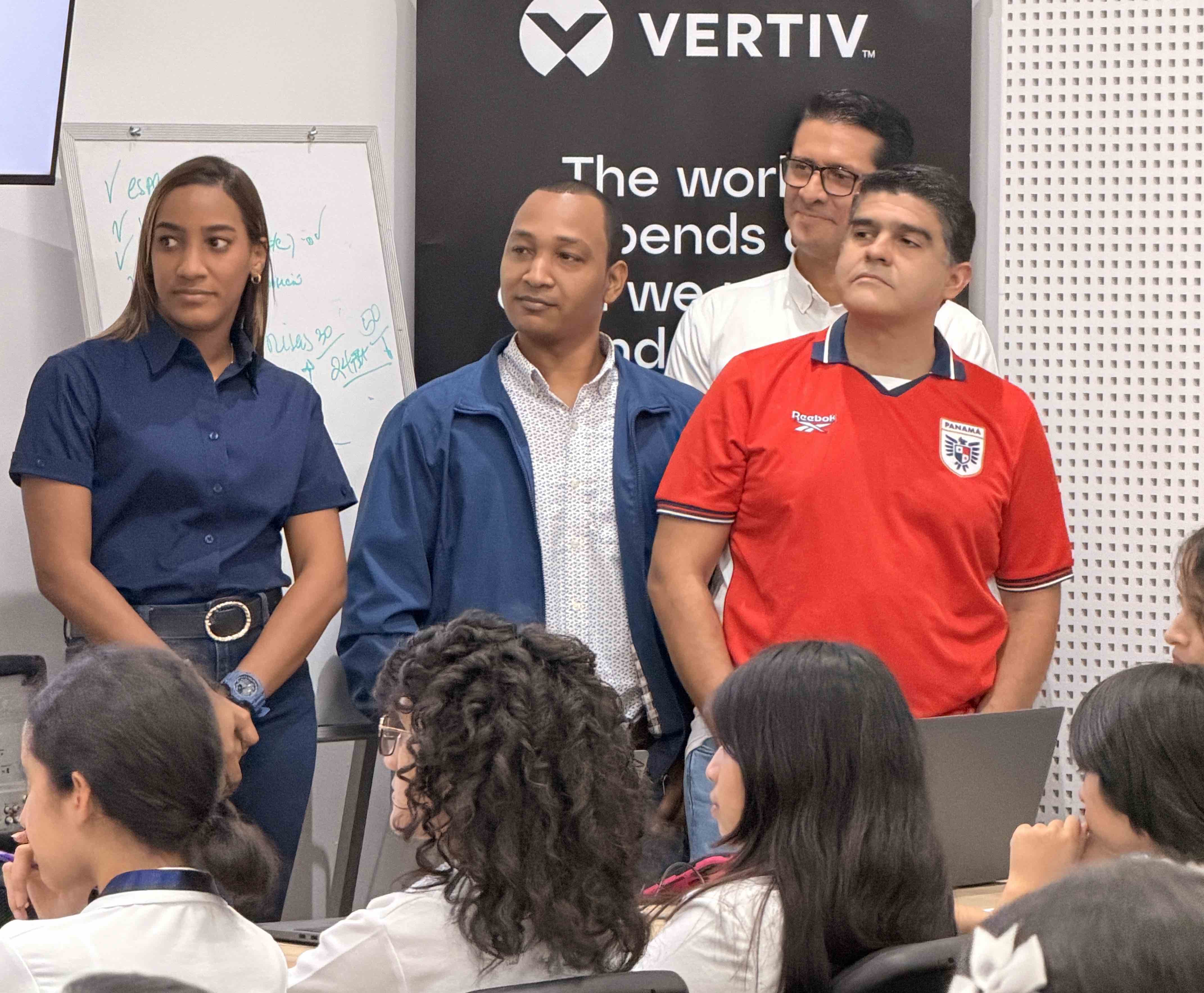 La Casa de las Baterías recibe a estudiantes de la Fundación Educativa San Pedro Nolasco en jornada de exploración vocacional